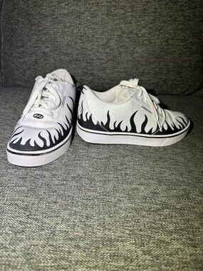 Heelys pro 20 Youth Size 7 White With Black Flames Sneakers Boys Shoes